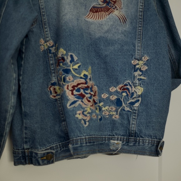 Sadie & Sage keepmewild Embroidered Distress Denim Jacket M/L - Picture 7 of 12